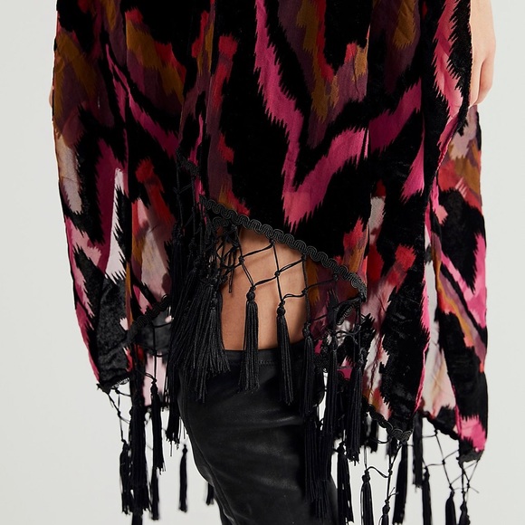 NWT! Free People Dripping Velvet Burnout Kimono OS - Picture 2 of 4